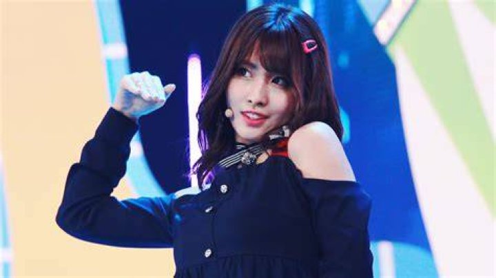 twice モモの髪型「最新」まとめ｜似合う長さ・アレンジ別ガイド